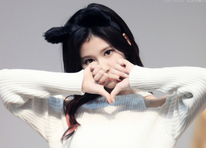 韓国で流行ってるポーズ特集！指ハートに次ぐ最新のハートポーズは？